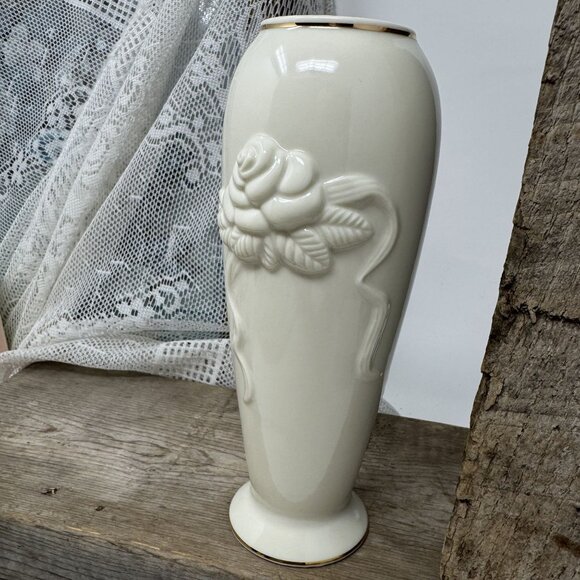 Lenox Ivory Rose Vase With Gold Trim Elegant 7.5" tall - Picture 3 of 7